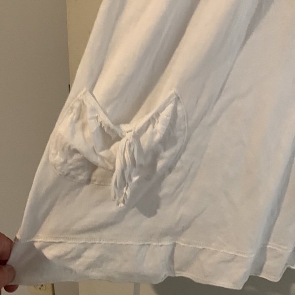 Hollister cream long tank top. Yoke rib top 2 pockets. 2 button detail. Size M - Picture 2 of 9